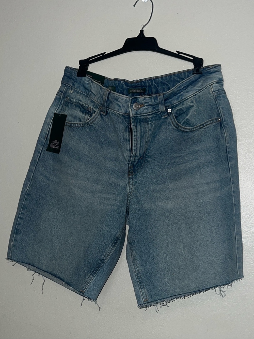 Wild Fable Women's Mid-Rise Easy Rigid Cut-off Jean Shorts Light Wash Sz. 8